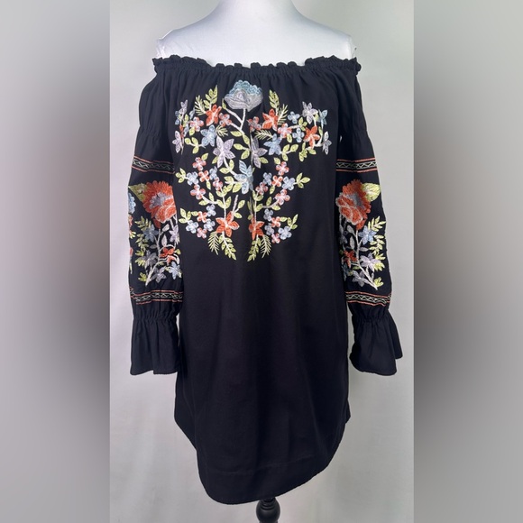Free People Dresses & Skirts - Free People Black Boho Tunic with Embroidered Trim